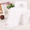 Serviettes de bain en gros / low cost 100% coton serviette hôtel serviette